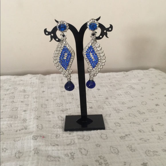 Earrings - Picture 5 of 5